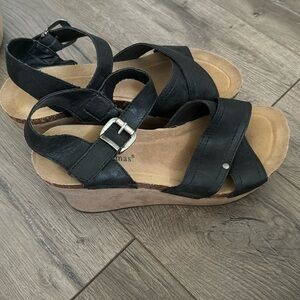 Pierre Dumas Black wedge sandal